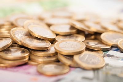 Ein Stapel mit ein Euro Münzen