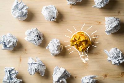 zerknüllte Papierkugeln